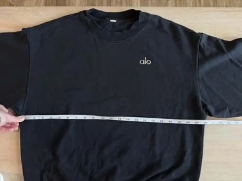 Alo Yoga Accolade Crew Neck Pullover in Black Size Small